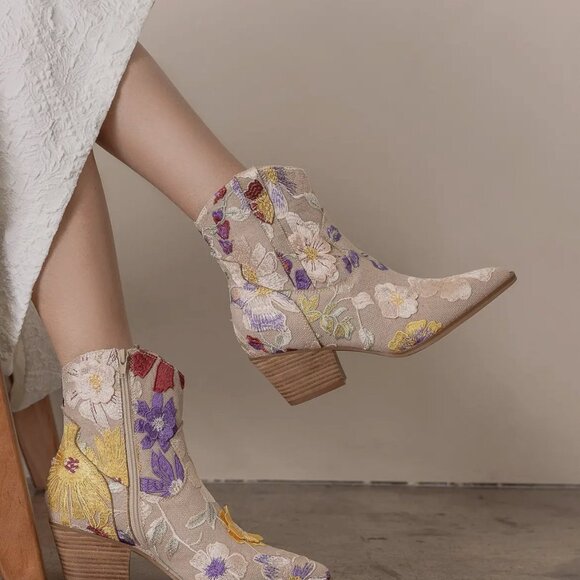 The Jolene Floral Embroidered Western Boots - Picture 4 of 4